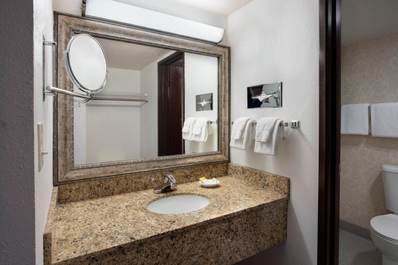 Executive Inn By The Space Needle Сиэтл Экстерьер фото
